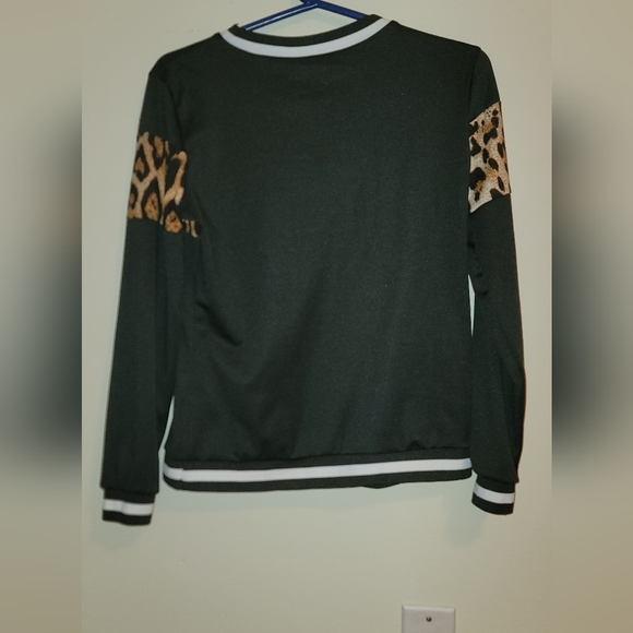 Womans small leopard print long sleeve top - Picture 3 of 7